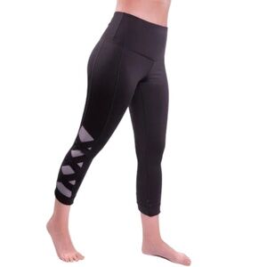 Tema Athletics Capri Leggings